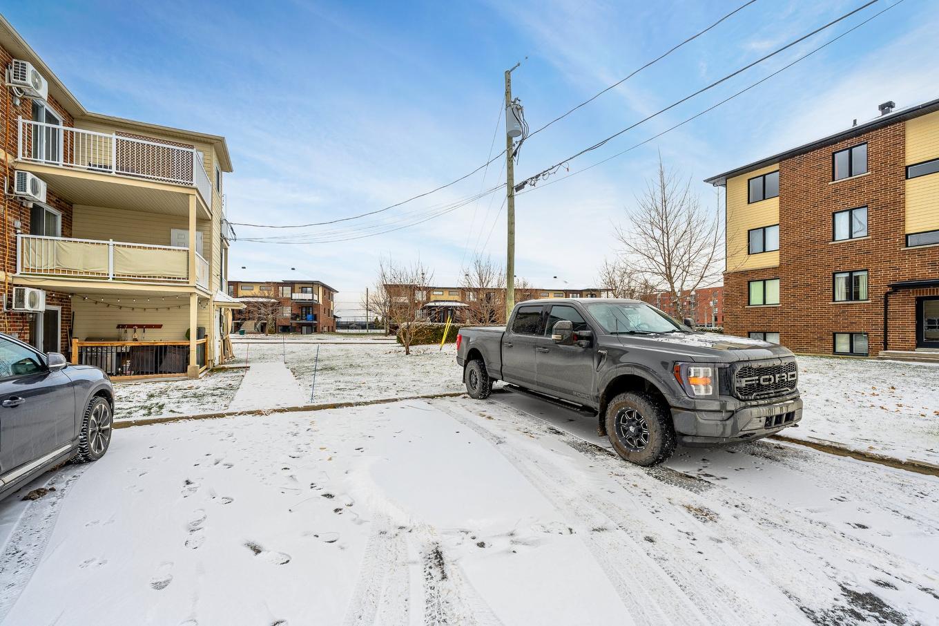 Parking - 116 Rue Rémi-Dansereau, Beloeil, QC - Outdoor With Exterior
