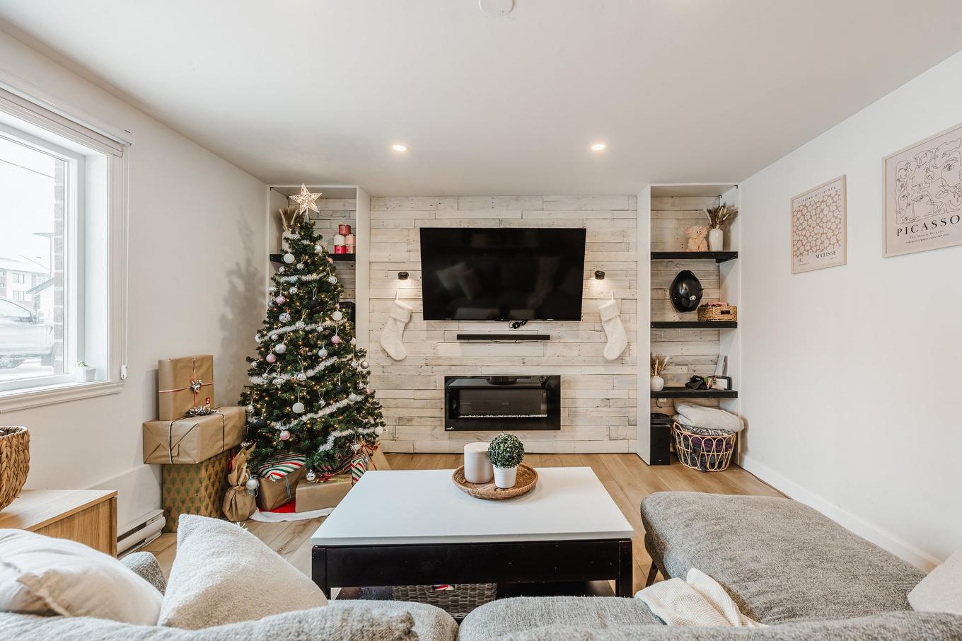 Living room - 116 Rue Rémi-Dansereau, Beloeil, QC - Indoor Photo Showing Living Room