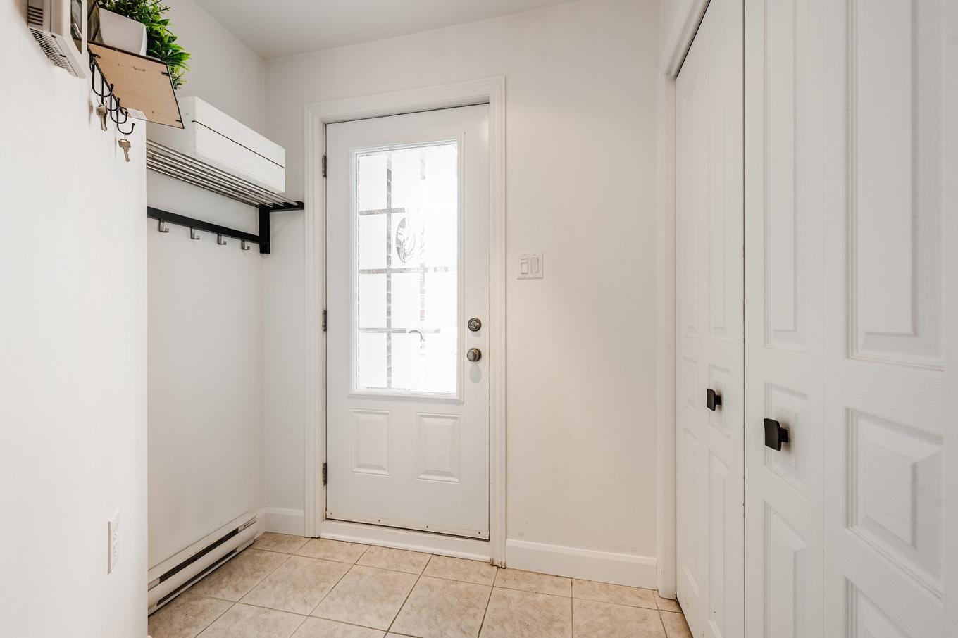 Hall - 116 Rue Rémi-Dansereau, Beloeil, QC - Indoor Photo Showing Other Room