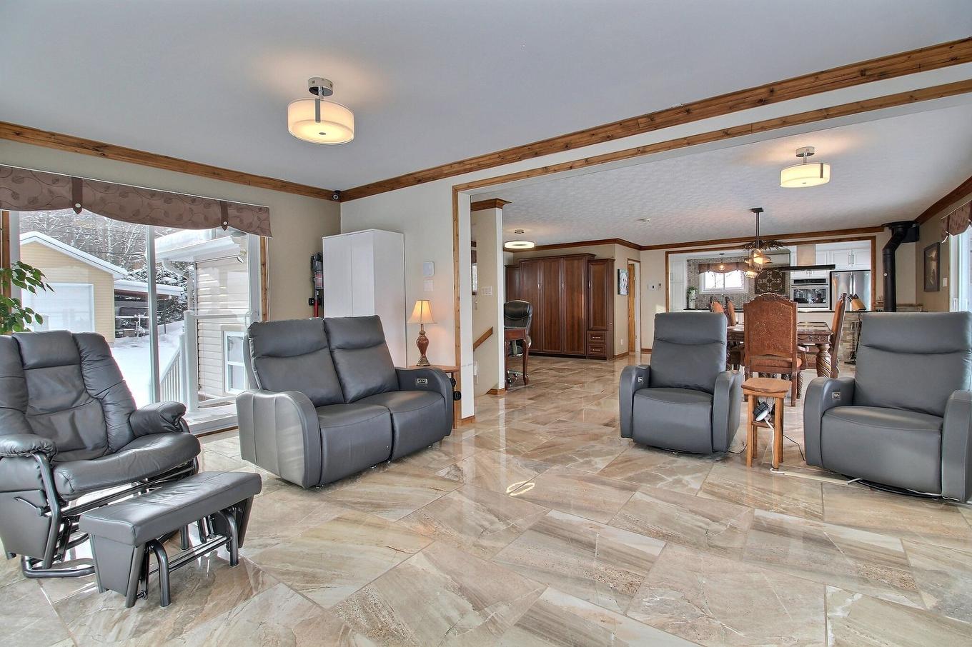 Living room - 30 Ch. Du Domaine-Du-Soleil-Levant, Stanstead - Canton, QC - Indoor Photo Showing Living Room