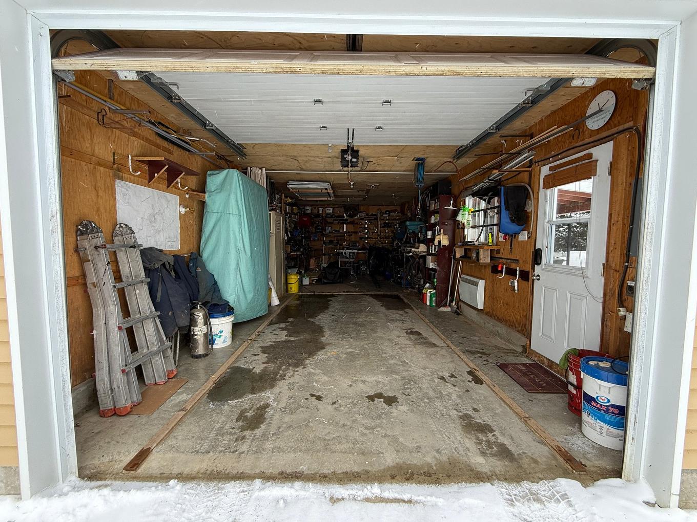 Garage - 30 Ch. Du Domaine-Du-Soleil-Levant, Stanstead - Canton, QC - Indoor Photo Showing Garage