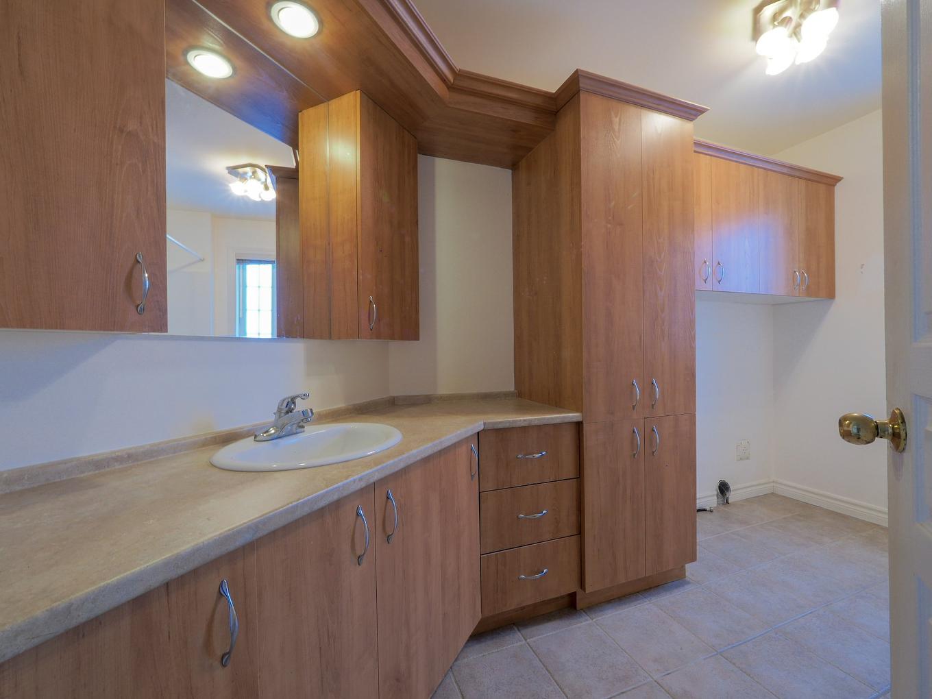 Bathroom - 3972 Côte Rosemont, Trois-Rivières, QC - Indoor Photo Showing Bathroom