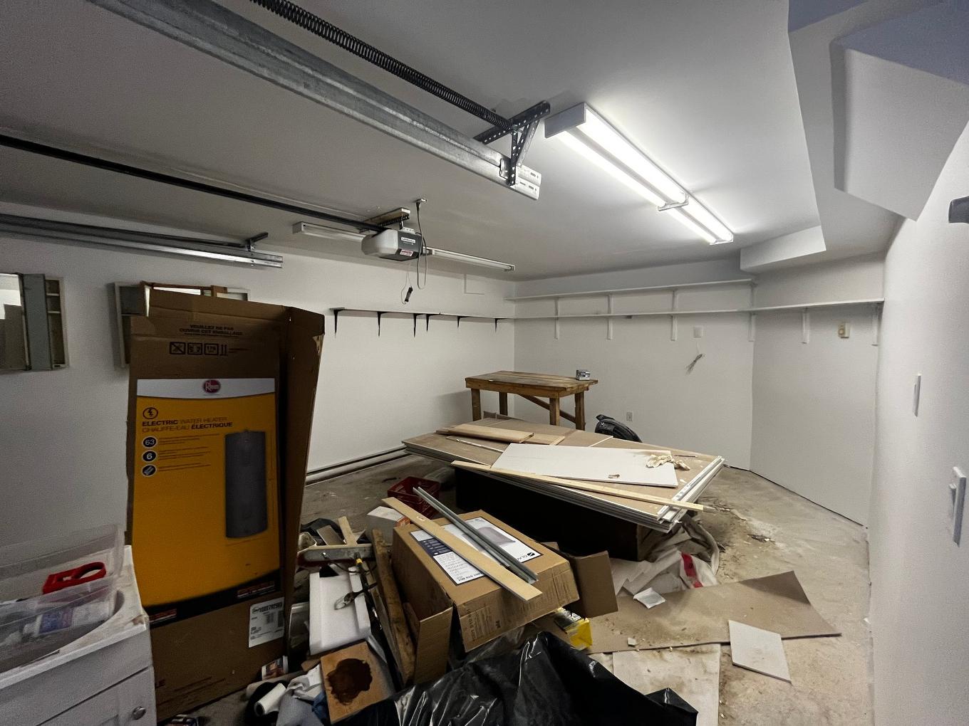 Garage - 2658 Av. De La Renaissance, Boisbriand, QC - Indoor Photo Showing Garage