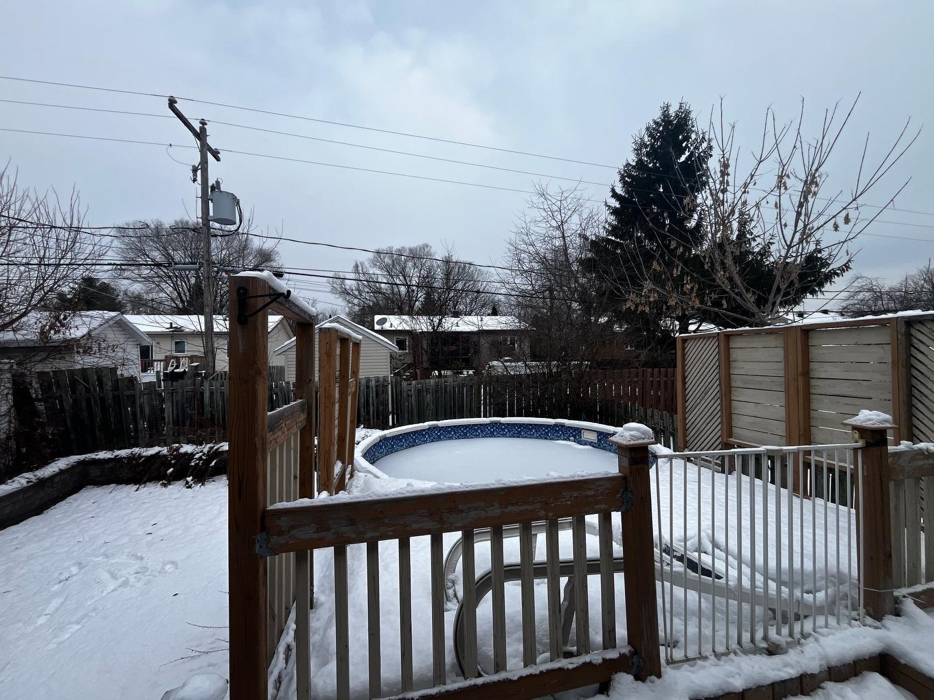 Terrasse - 2658 Av. De La Renaissance, Boisbriand, QC - Outdoor