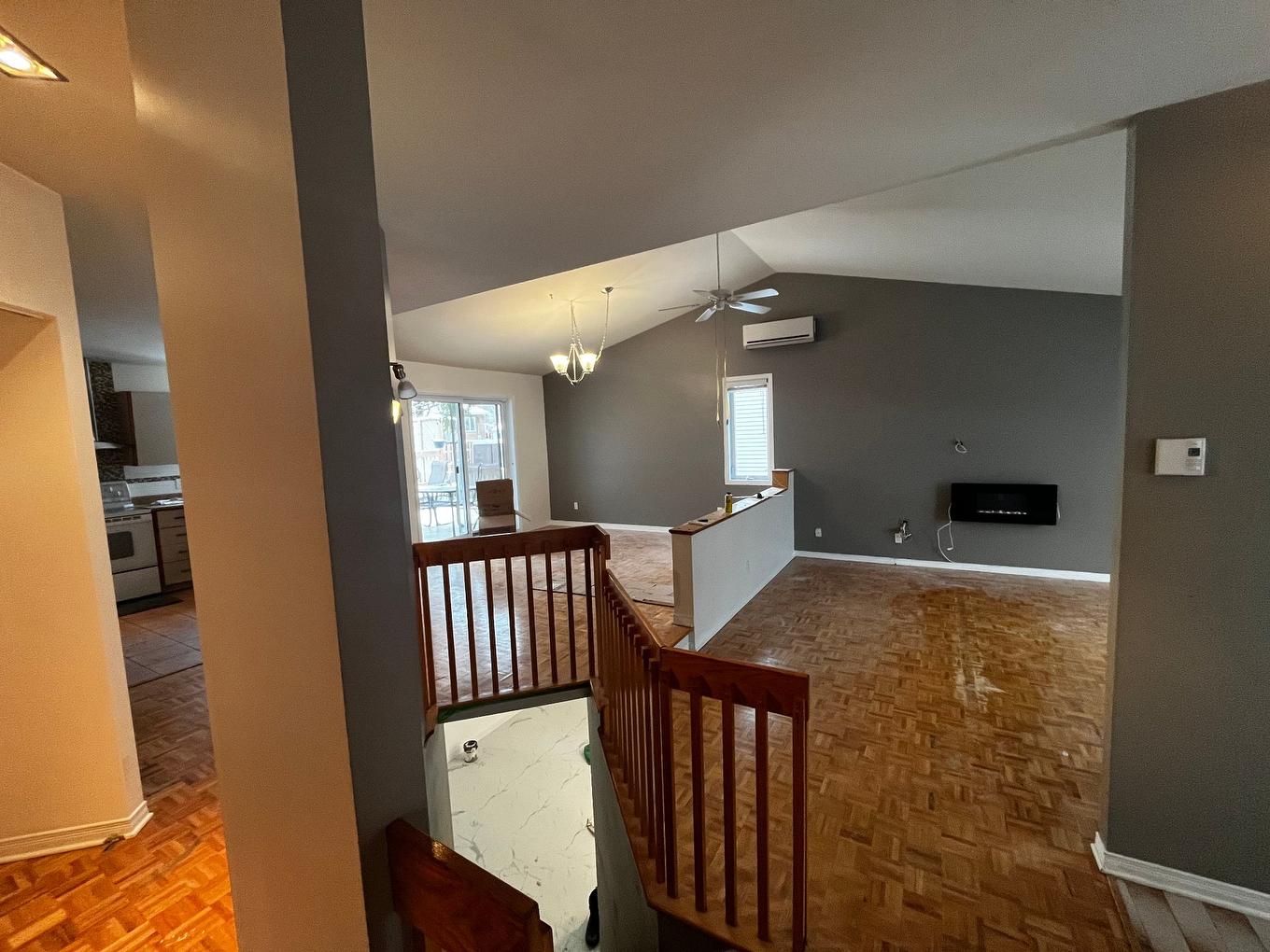 Salon - 2658 Av. De La Renaissance, Boisbriand, QC - Indoor Photo Showing Other Room