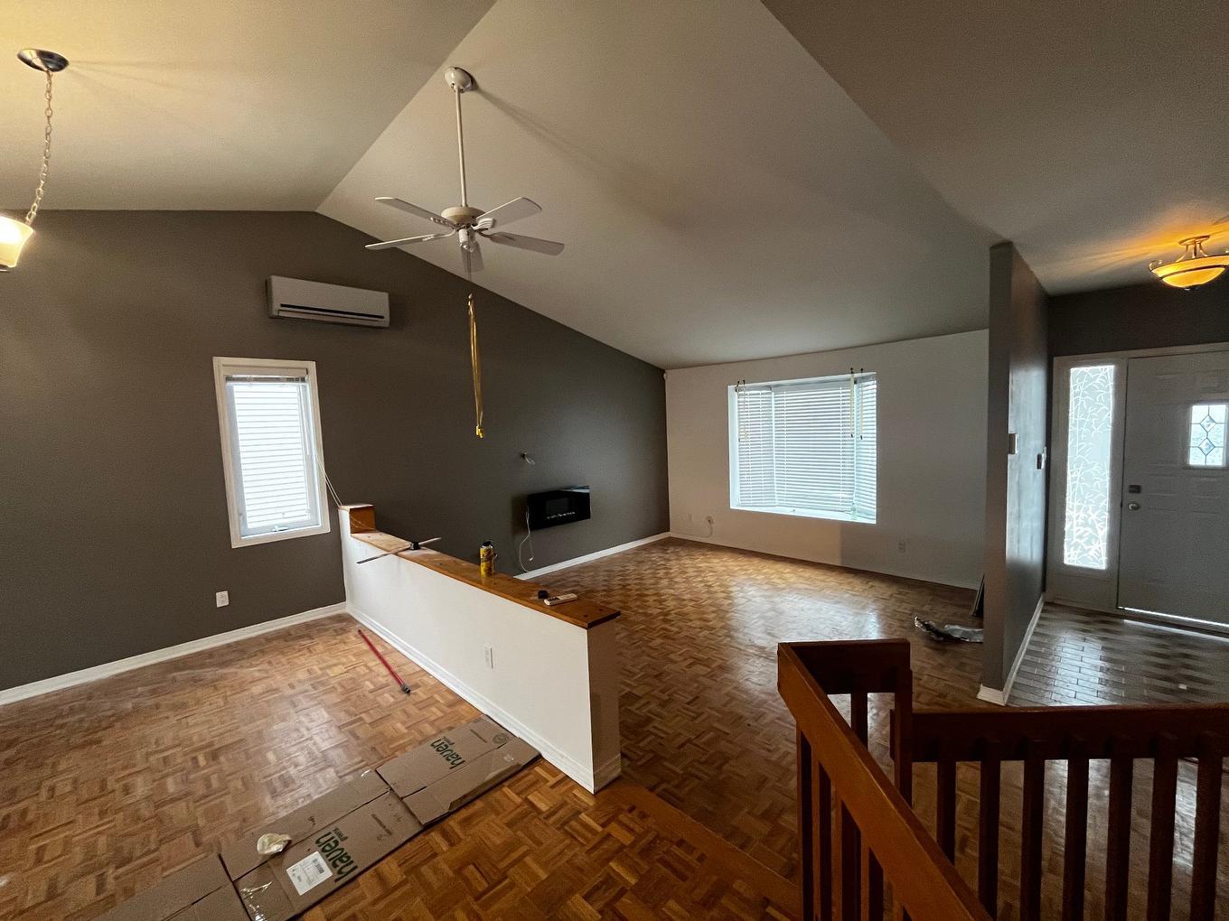 Salon - 2658 Av. De La Renaissance, Boisbriand, QC - Indoor Photo Showing Other Room