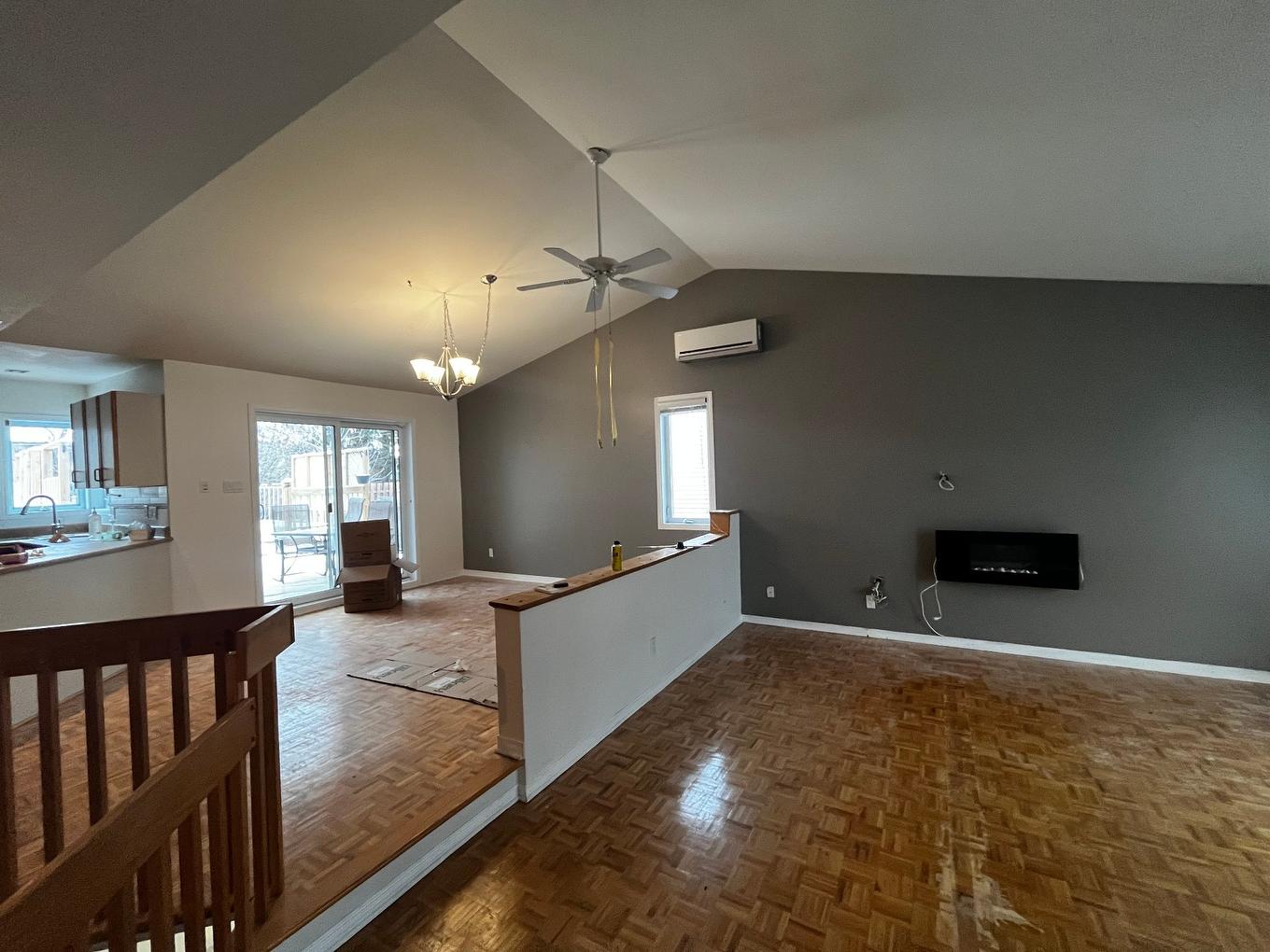 Salon - 2658 Av. De La Renaissance, Boisbriand, QC - Indoor Photo Showing Other Room