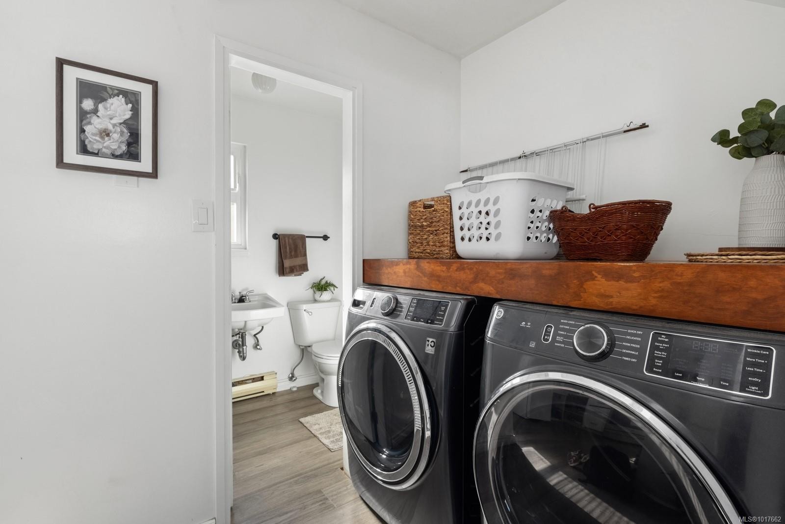 3350 Limerick Rd, Duncan, BC - Indoor Photo Showing Laundry Room