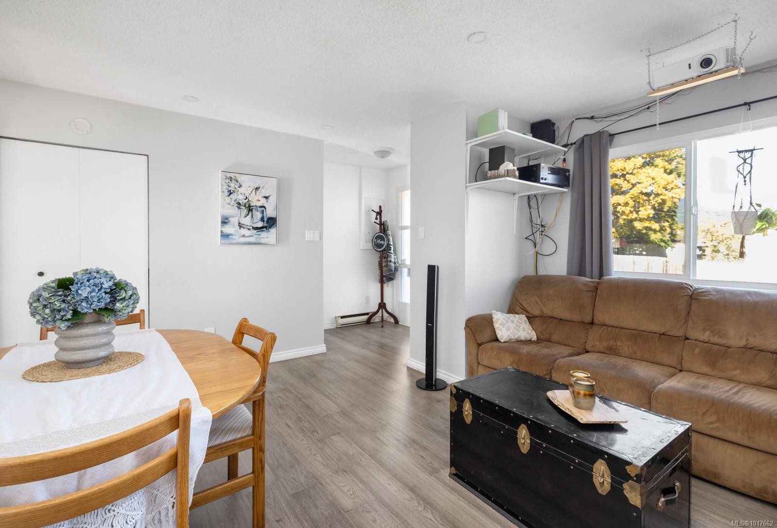 3350 Limerick Rd, Duncan, BC - Indoor Photo Showing Living Room