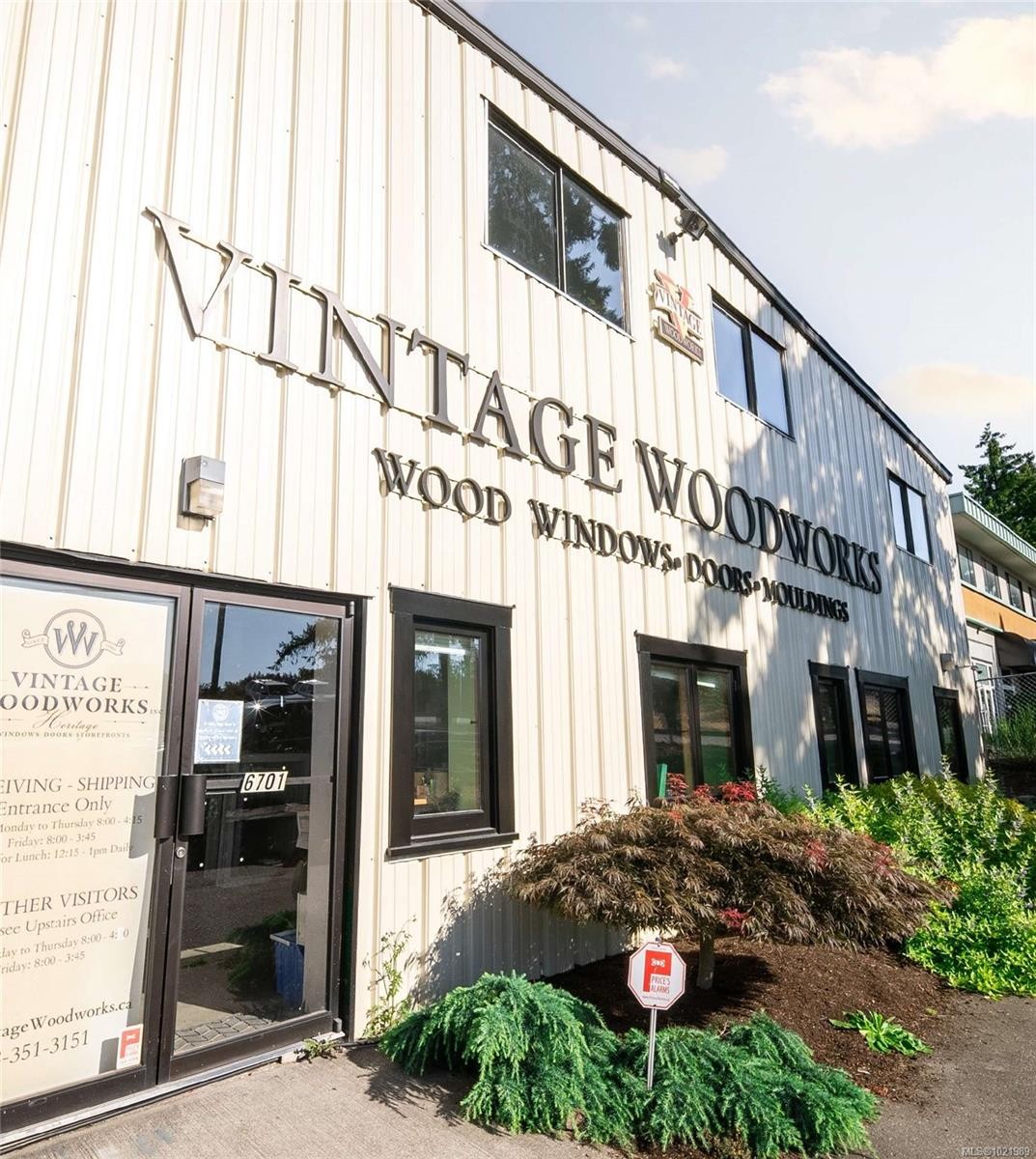 6701 Oldfield Rd, Central Saanich, BC