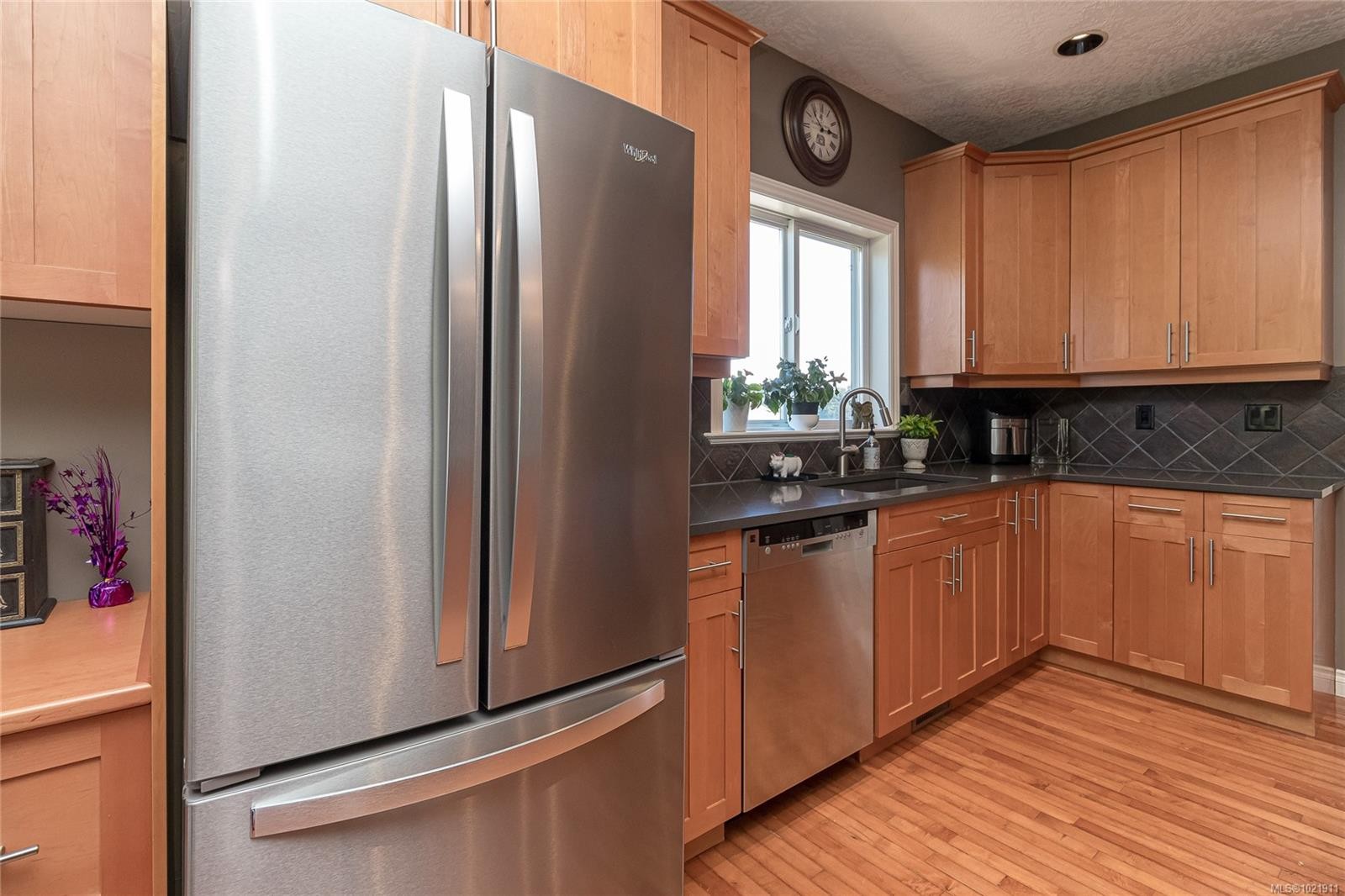 1204 Knockan Pl, Saanich, BC