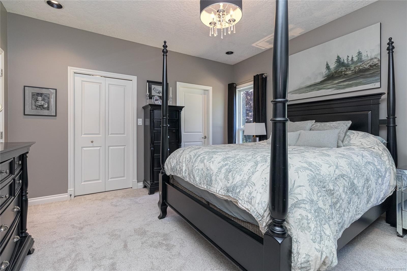 1204 Knockan Pl, Saanich, BC