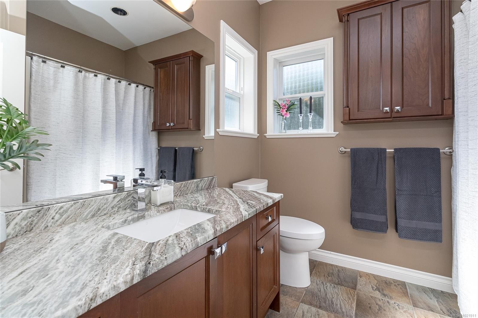 1204 Knockan Pl, Saanich, BC