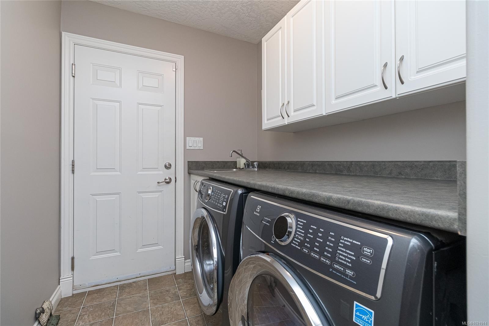 1204 Knockan Pl, Saanich, BC