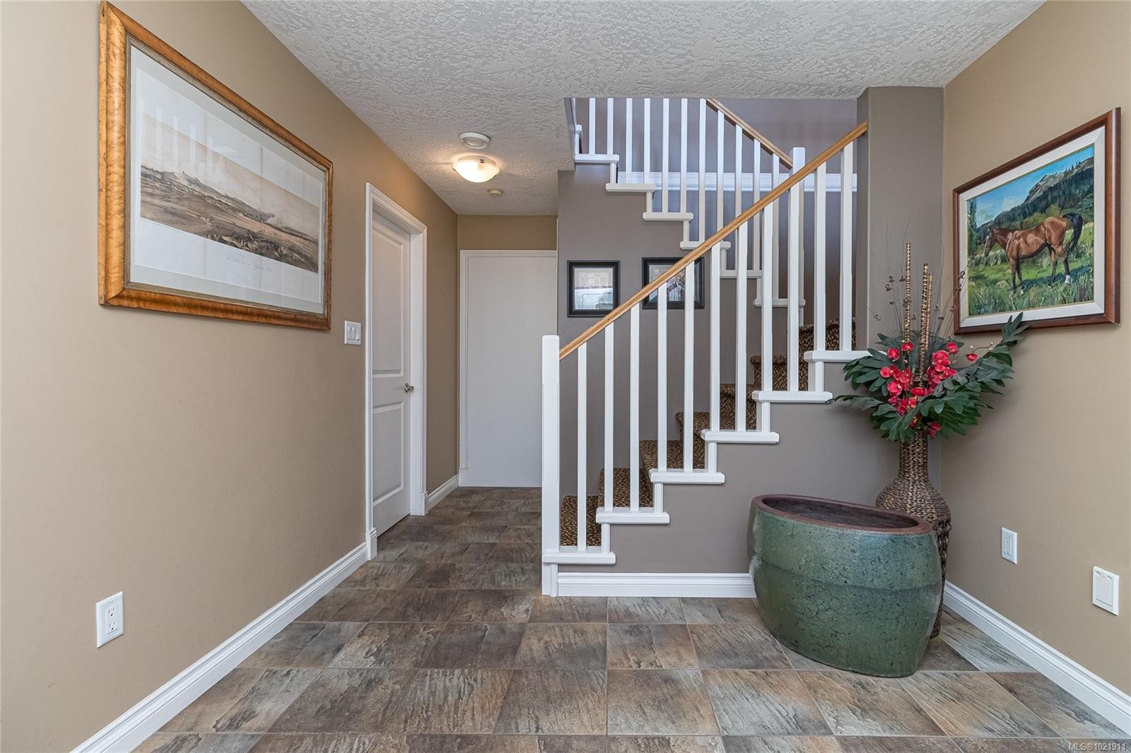 1204 Knockan Pl, Saanich, BC