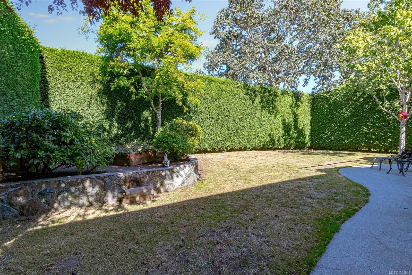 1204 Knockan Pl, Saanich, BC