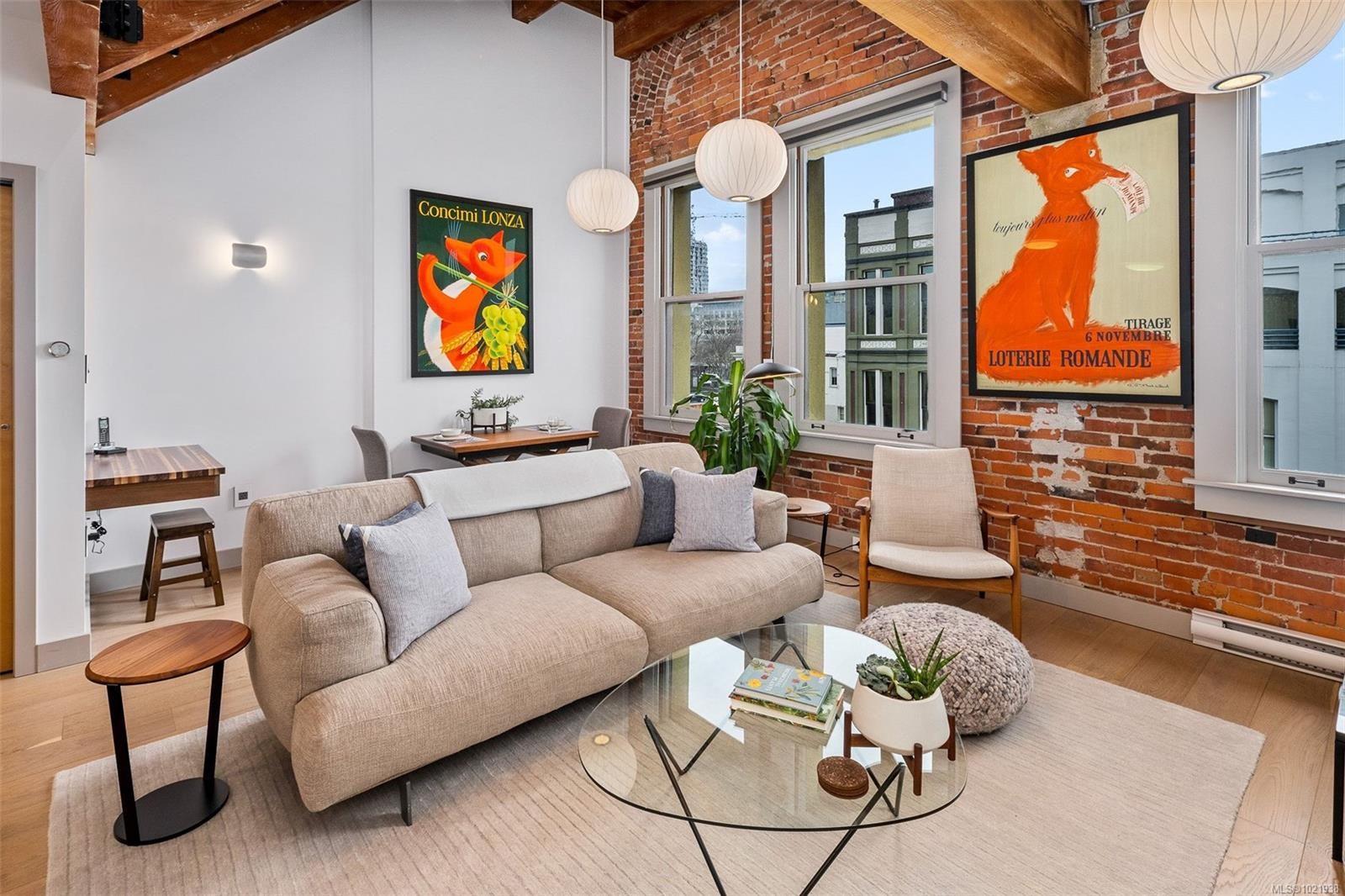 317-599 Pandora Ave, Victoria, BC - Indoor Photo Showing Living Room