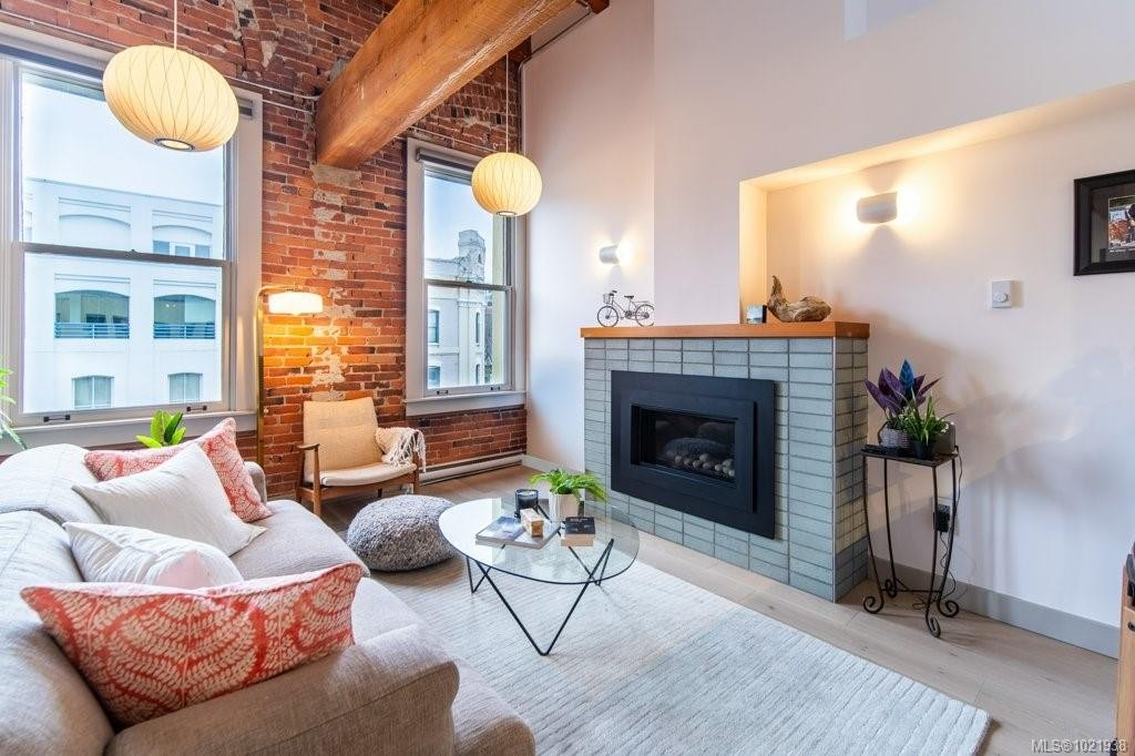 317-599 Pandora Ave, Victoria, BC - Indoor Photo Showing Living Room With Fireplace