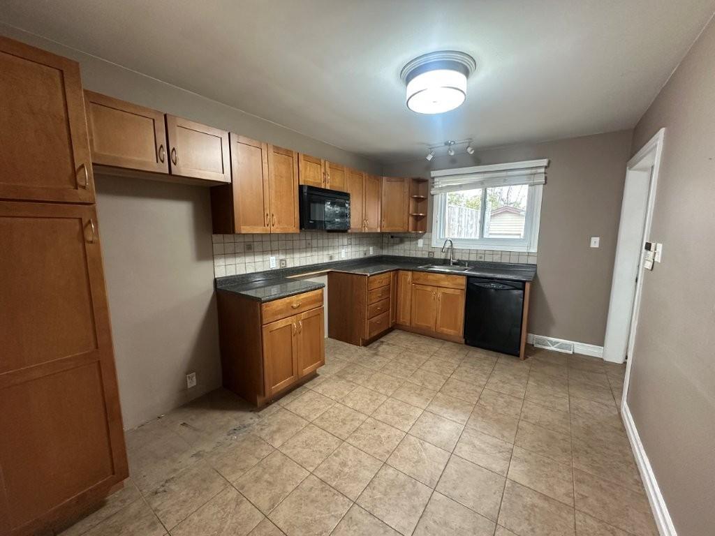 2637 Ridgeway Street E, Thunder Bay, ON - Indoor Photo Showing Kitchen