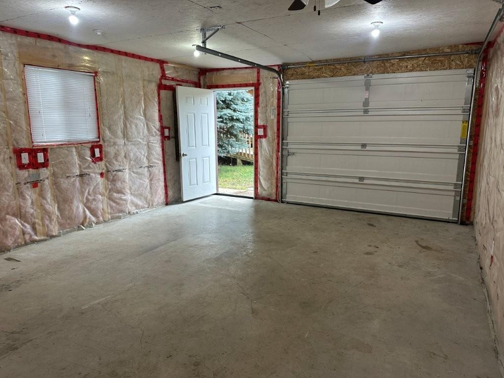 2637 Ridgeway Street E, Thunder Bay, ON - Indoor Photo Showing Garage