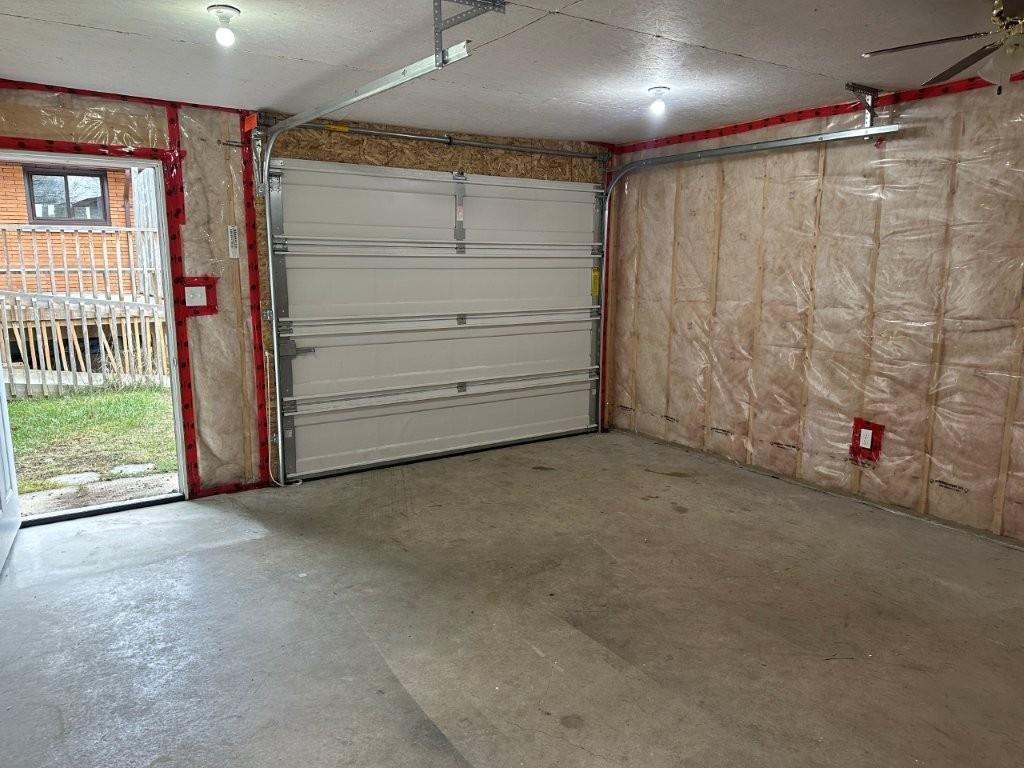 2637 Ridgeway Street E, Thunder Bay, ON - Indoor Photo Showing Garage