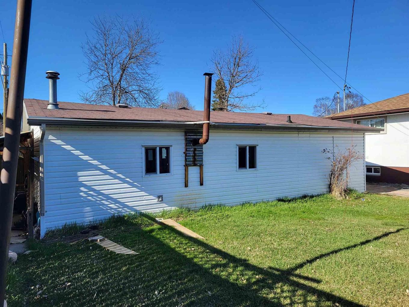 116 Huntington Court, Thunder Bay, ON - Outdoor