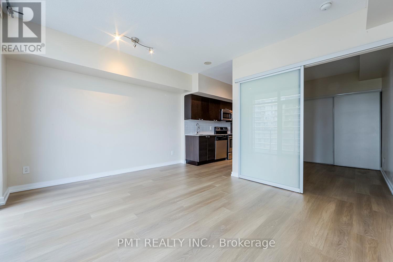 612 - 105 The Queensway, Toronto, ON - Indoor