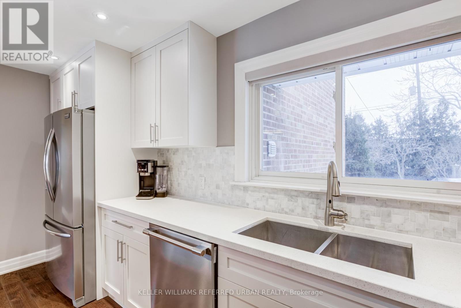 126 Beaver Bend Crescent, Toronto, ON - Indoor Photo Showing Kitchen With Double Sink