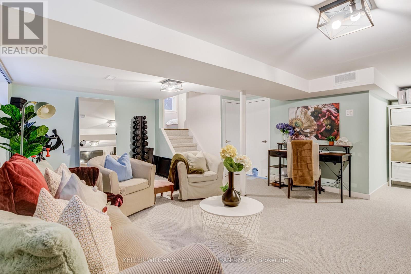 126 Beaver Bend Crescent, Toronto, ON - Indoor Photo Showing Living Room