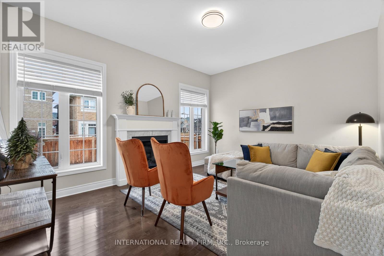 254 Niagara Trail, Halton Hills, ON - Indoor Photo Showing Living Room With Fireplace