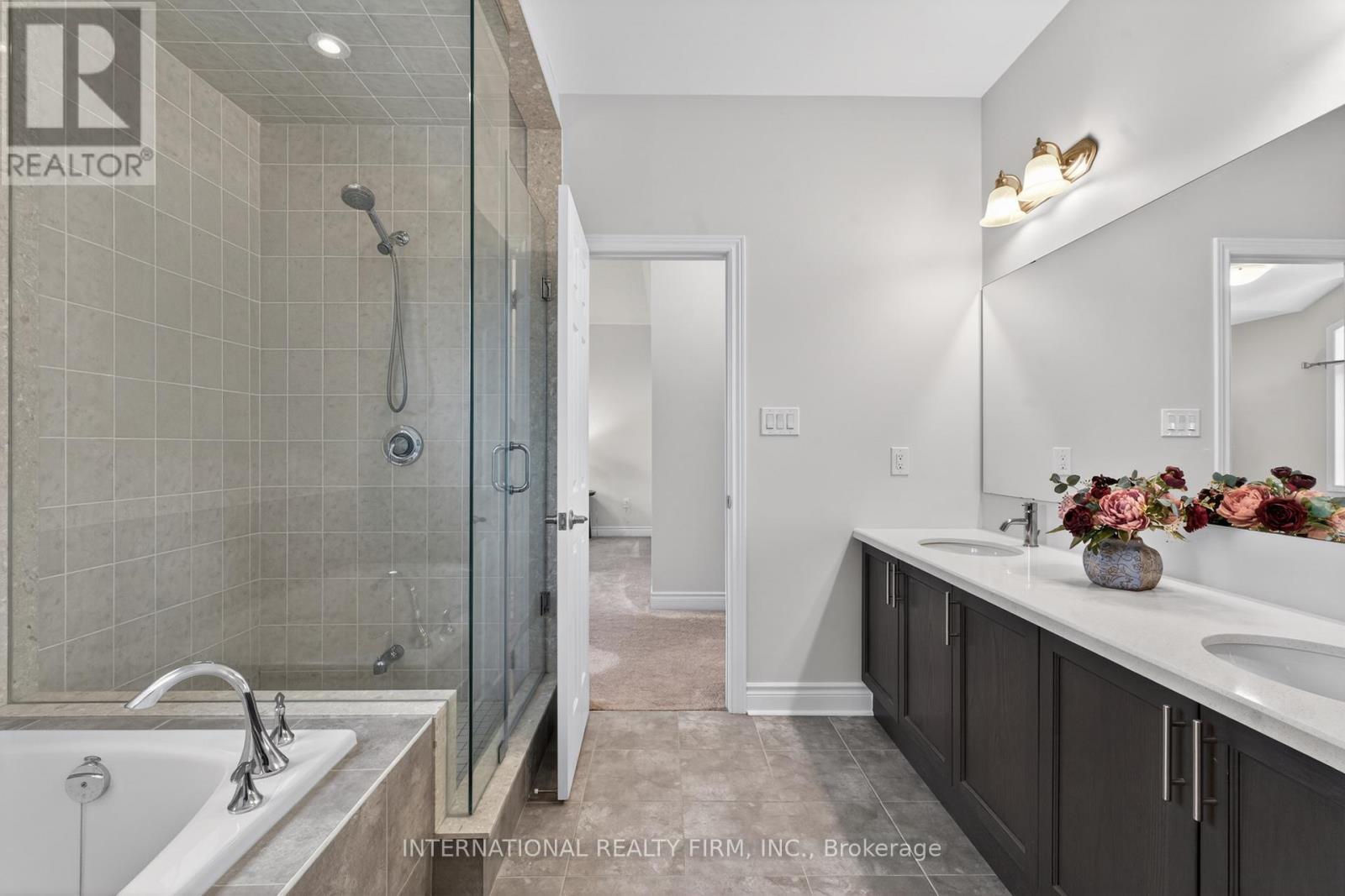 254 Niagara Trail, Halton Hills, ON - Indoor Photo Showing Bathroom