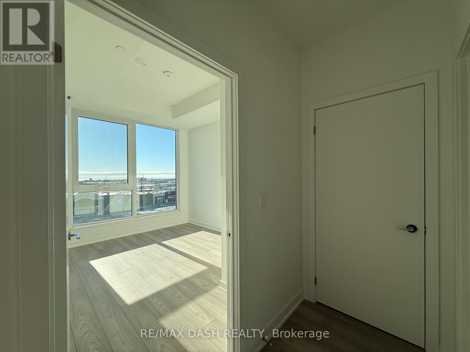 826 - 1007 The Queensway, Toronto, ON - Indoor Photo Showing Other Room