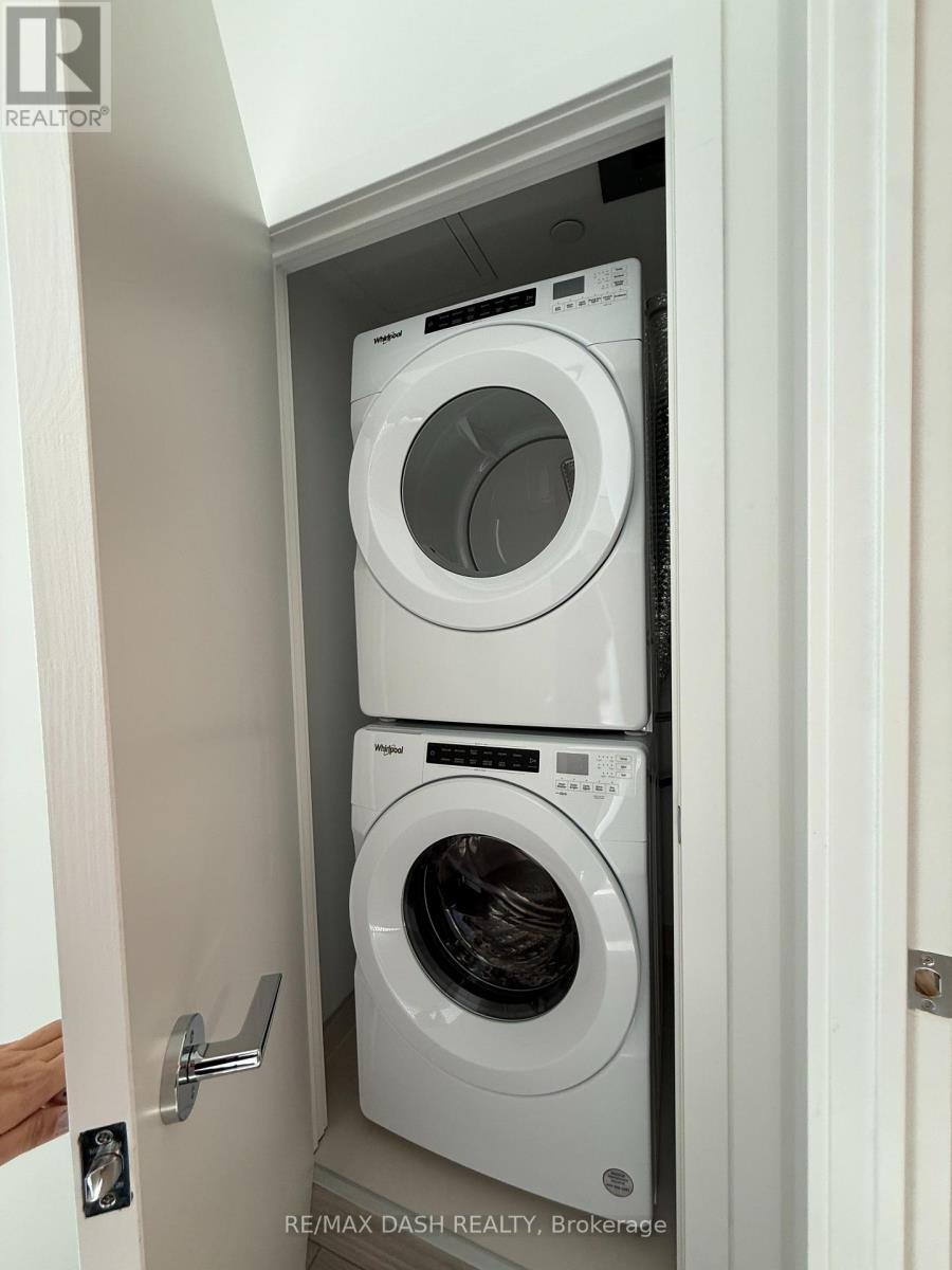 826 - 1007 The Queensway, Toronto, ON - Indoor Photo Showing Laundry Room