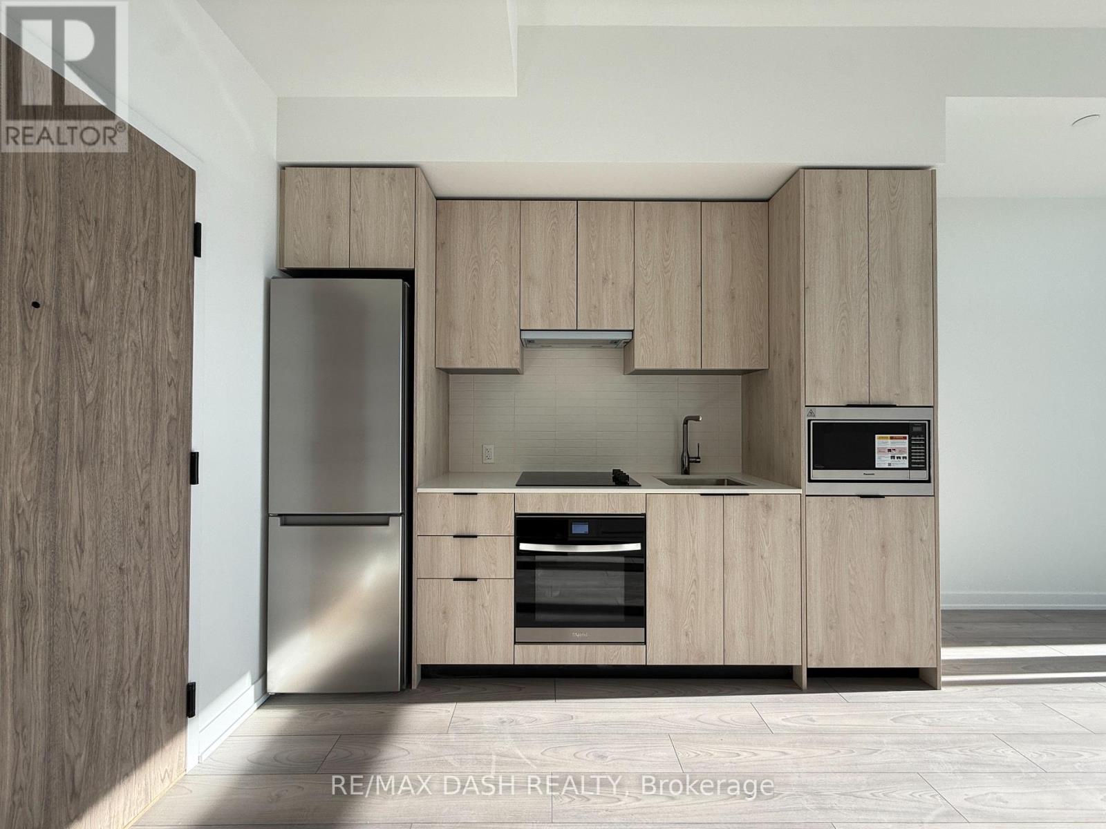 826 - 1007 The Queensway, Toronto, ON - Indoor Photo Showing Kitchen