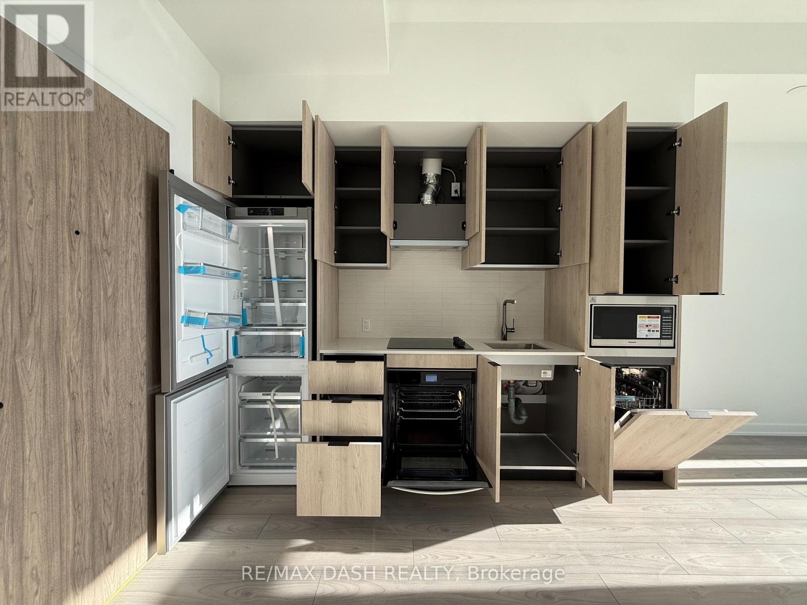 826 - 1007 The Queensway, Toronto, ON -