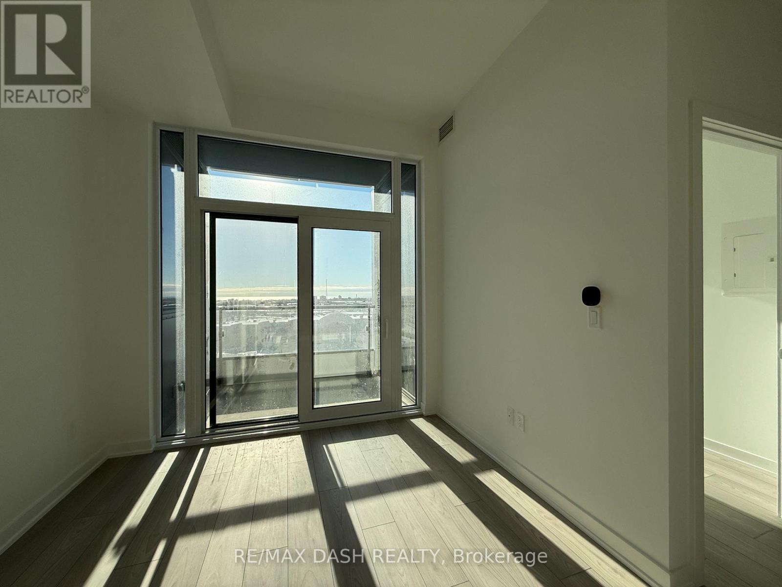 826 - 1007 The Queensway, Toronto, ON - Photo Showing Other Room