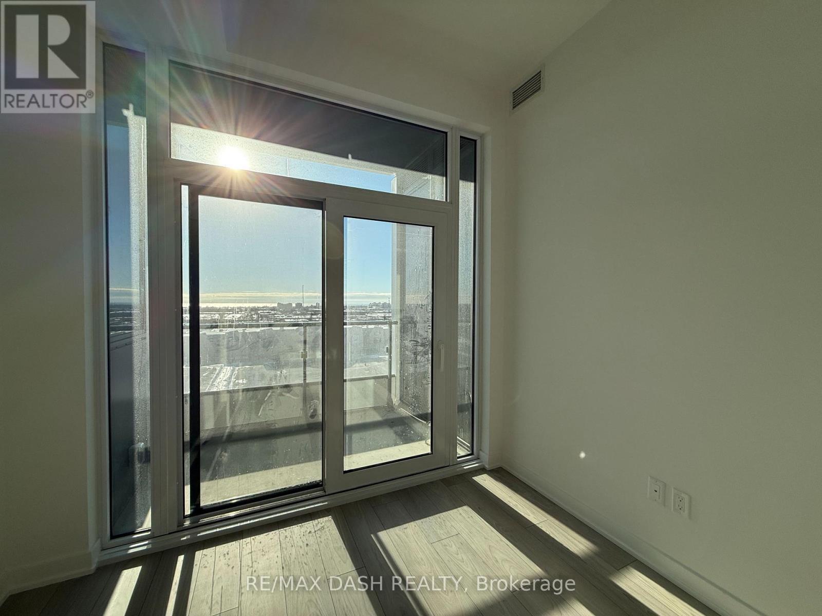 826 - 1007 The Queensway, Toronto, ON - Photo Showing Other Room