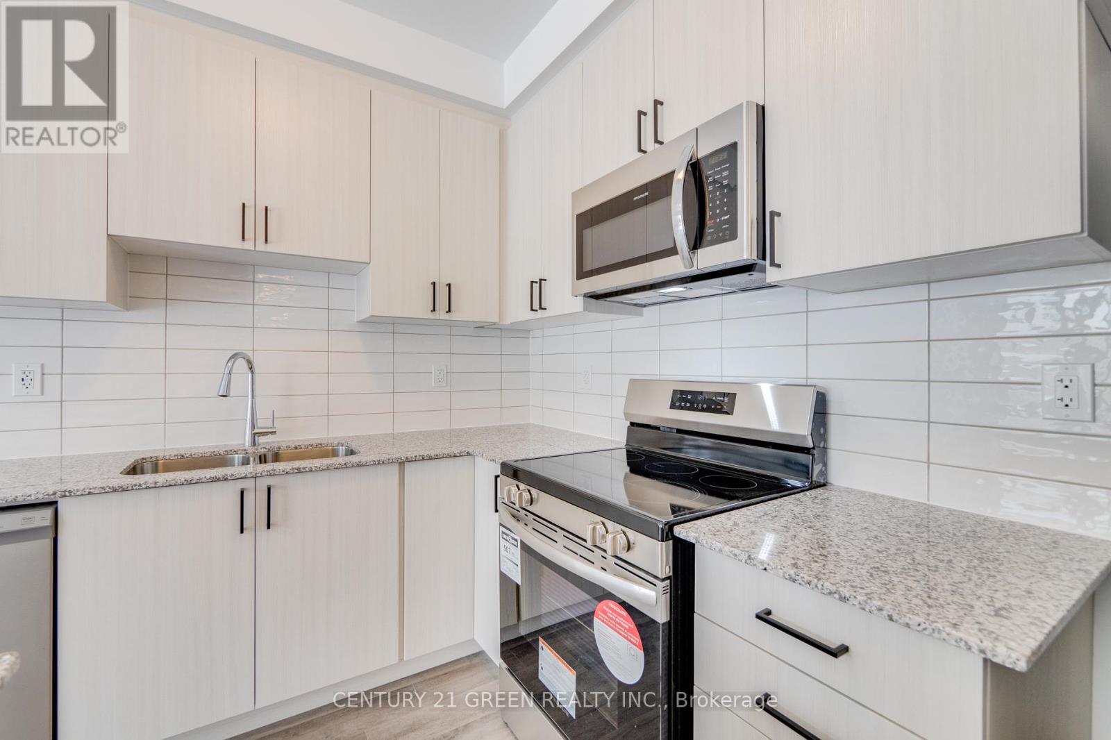 64 Histand Trail, Kitchener, ON - Indoor Photo Showing Kitchen With Double Sink With Upgraded Kitchen