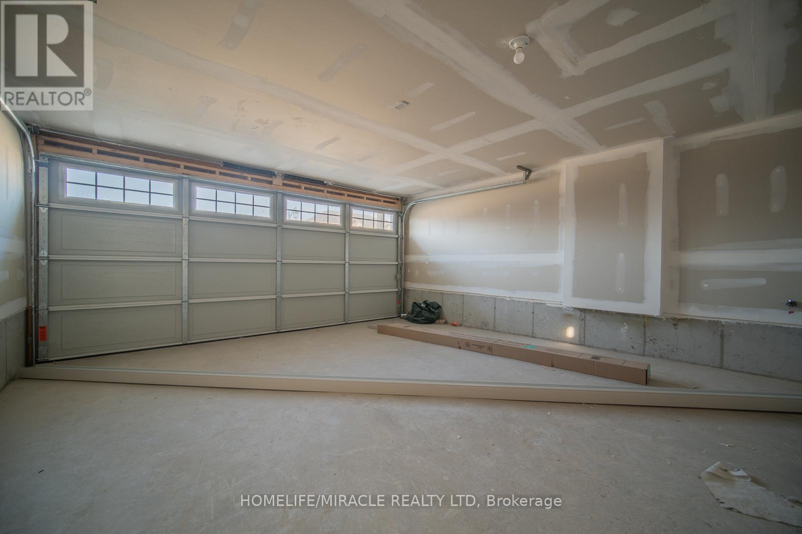 60 Oakmont Drive, Loyalist, ON - Indoor Photo Showing Garage