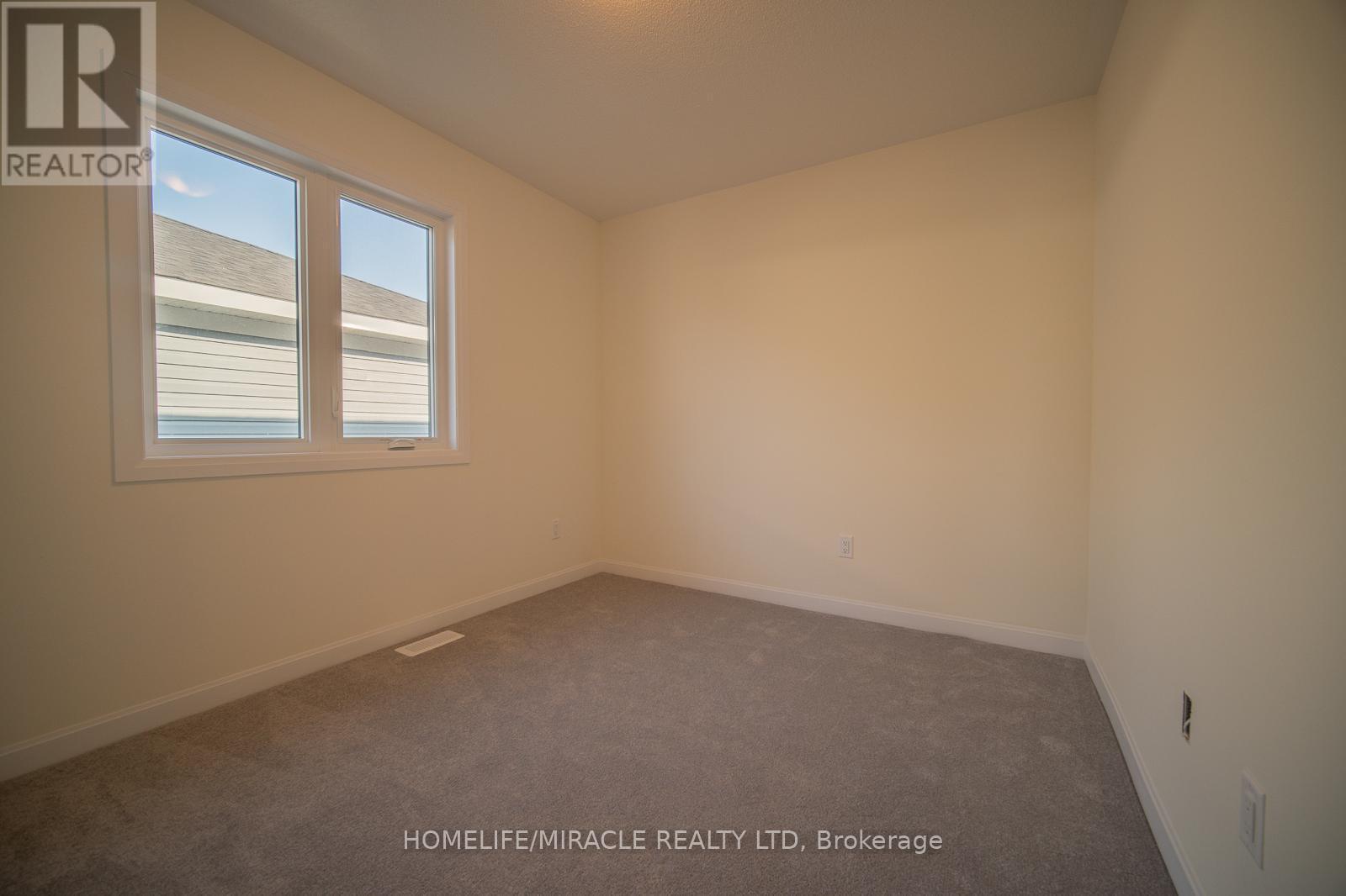 60 Oakmont Drive, Loyalist, ON - Indoor Photo Showing Other Room