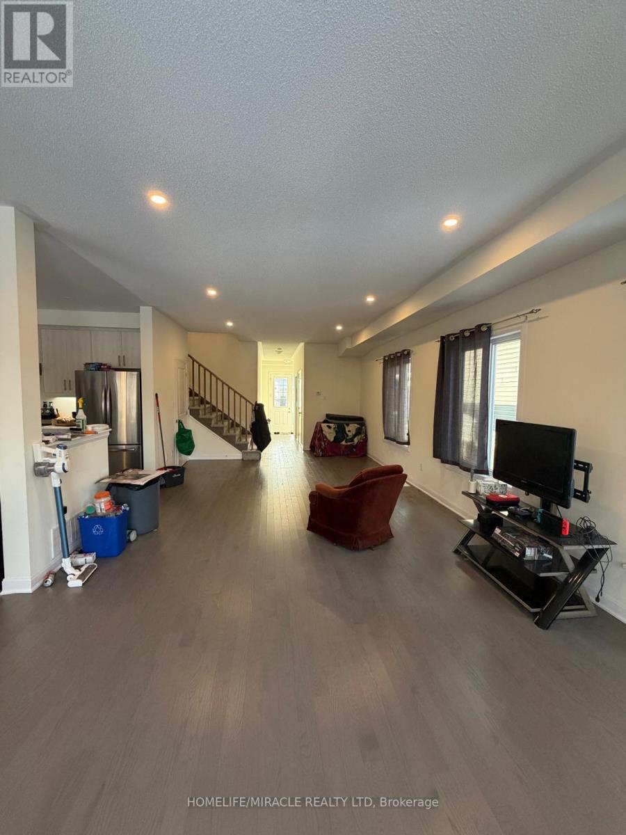 60 Oakmont Drive, Loyalist, ON - Indoor Photo Showing Other Room