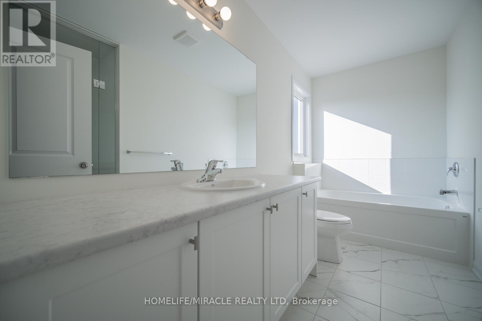 60 Oakmont Drive, Loyalist, ON - Indoor Photo Showing Bathroom