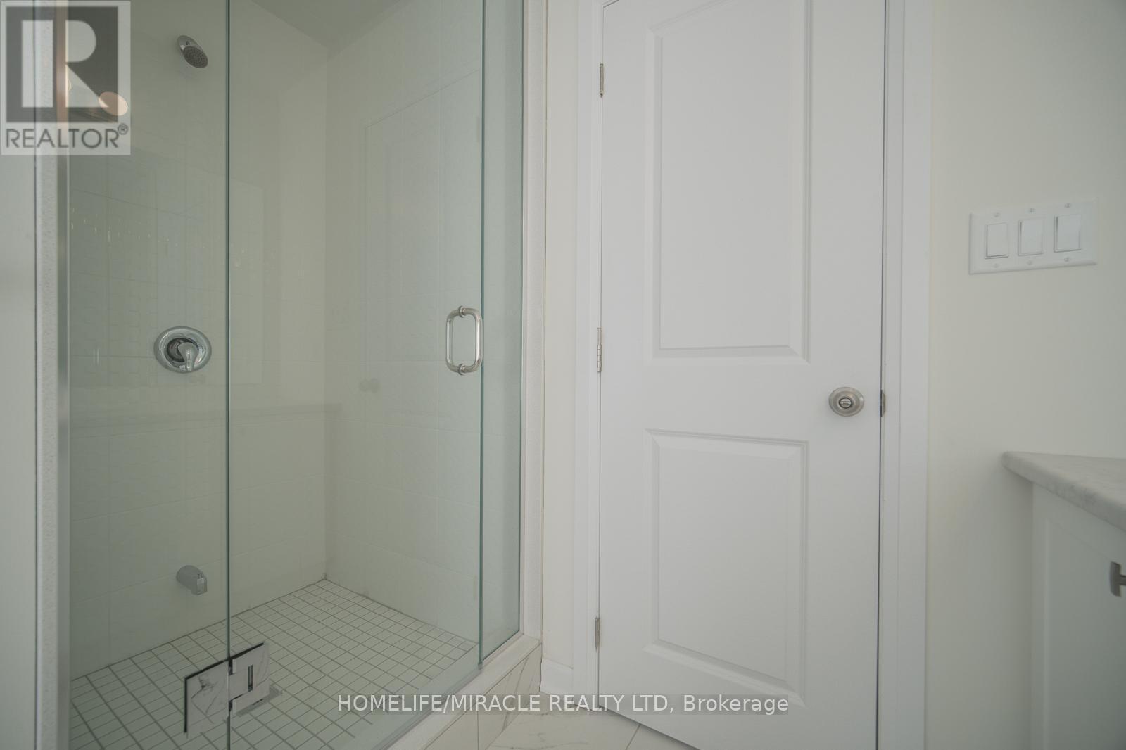 60 Oakmont Drive, Loyalist, ON - Photo Showing Bathroom