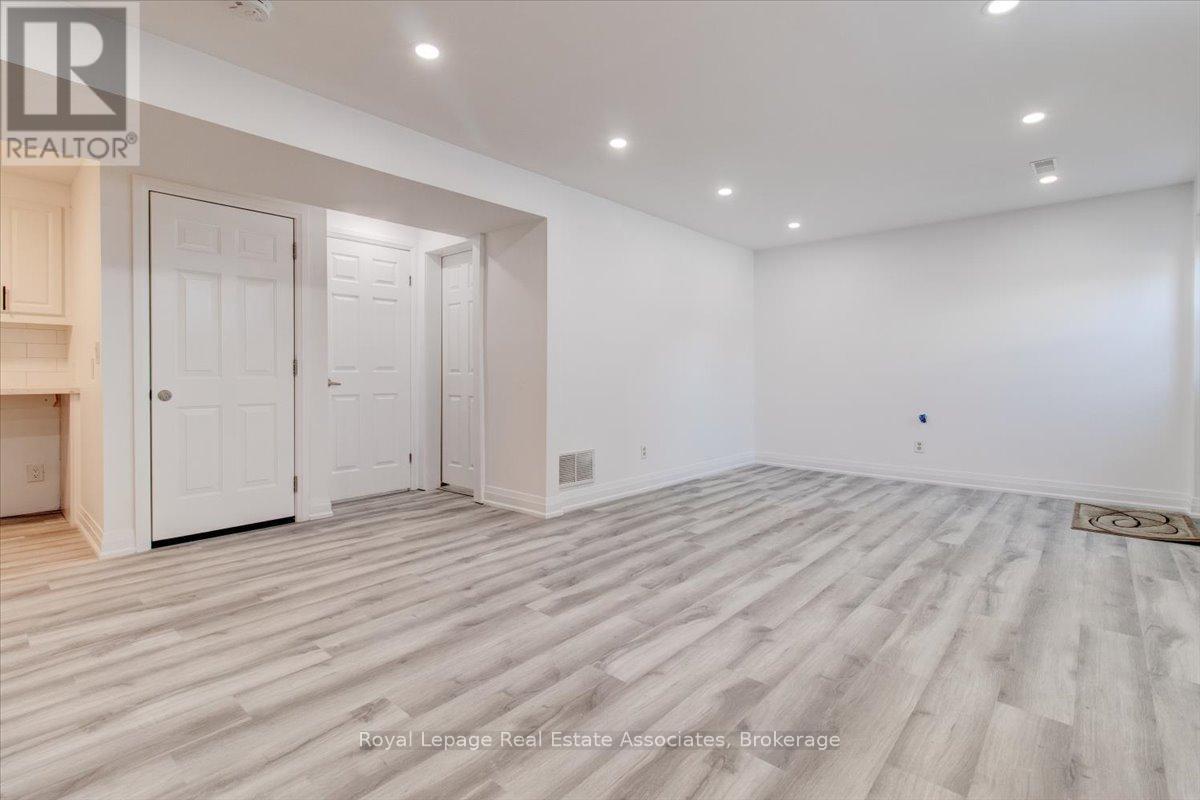 1562 Upper Ottawa Street, Hamilton, ON - Indoor Photo Showing Other Room