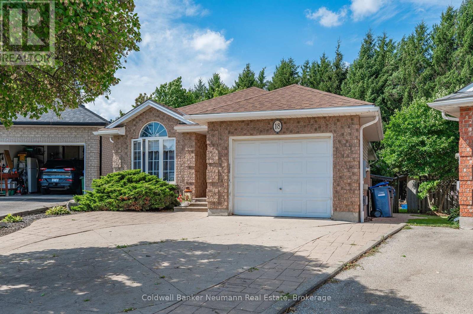 Upper - 18 Whittaker Court, Guelph (Kortright Hills), ON - Outdoor