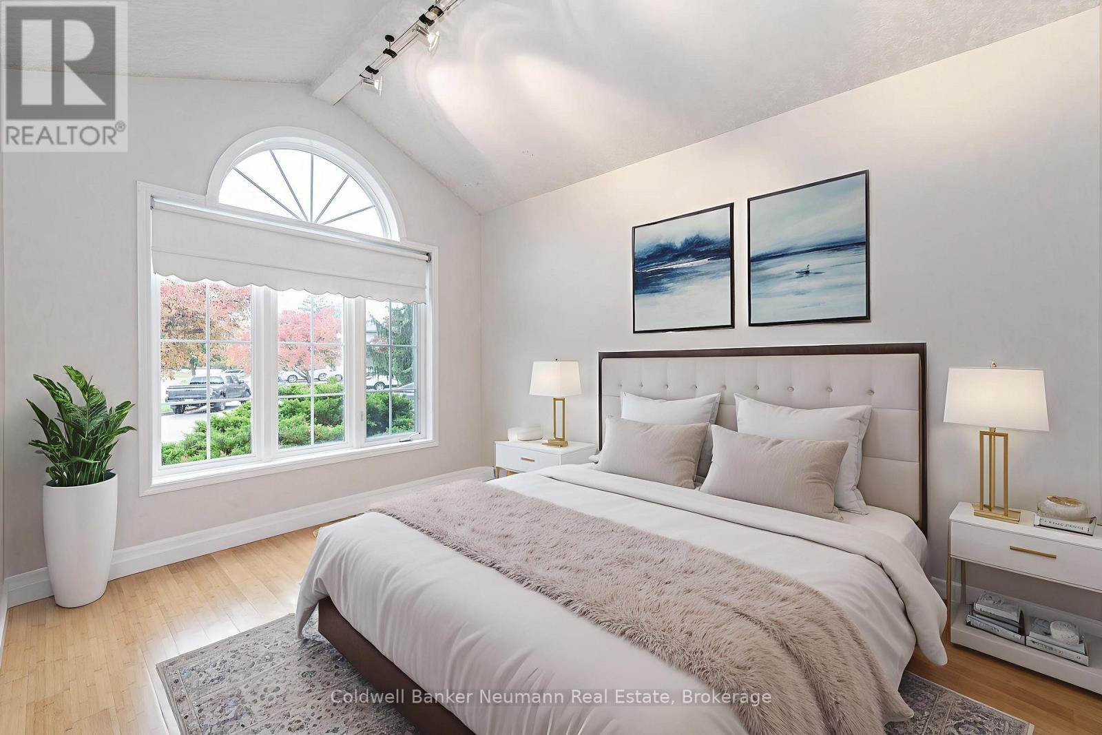 Upper - 18 Whittaker Court, Guelph (Kortright Hills), ON - Indoor Photo Showing Bedroom