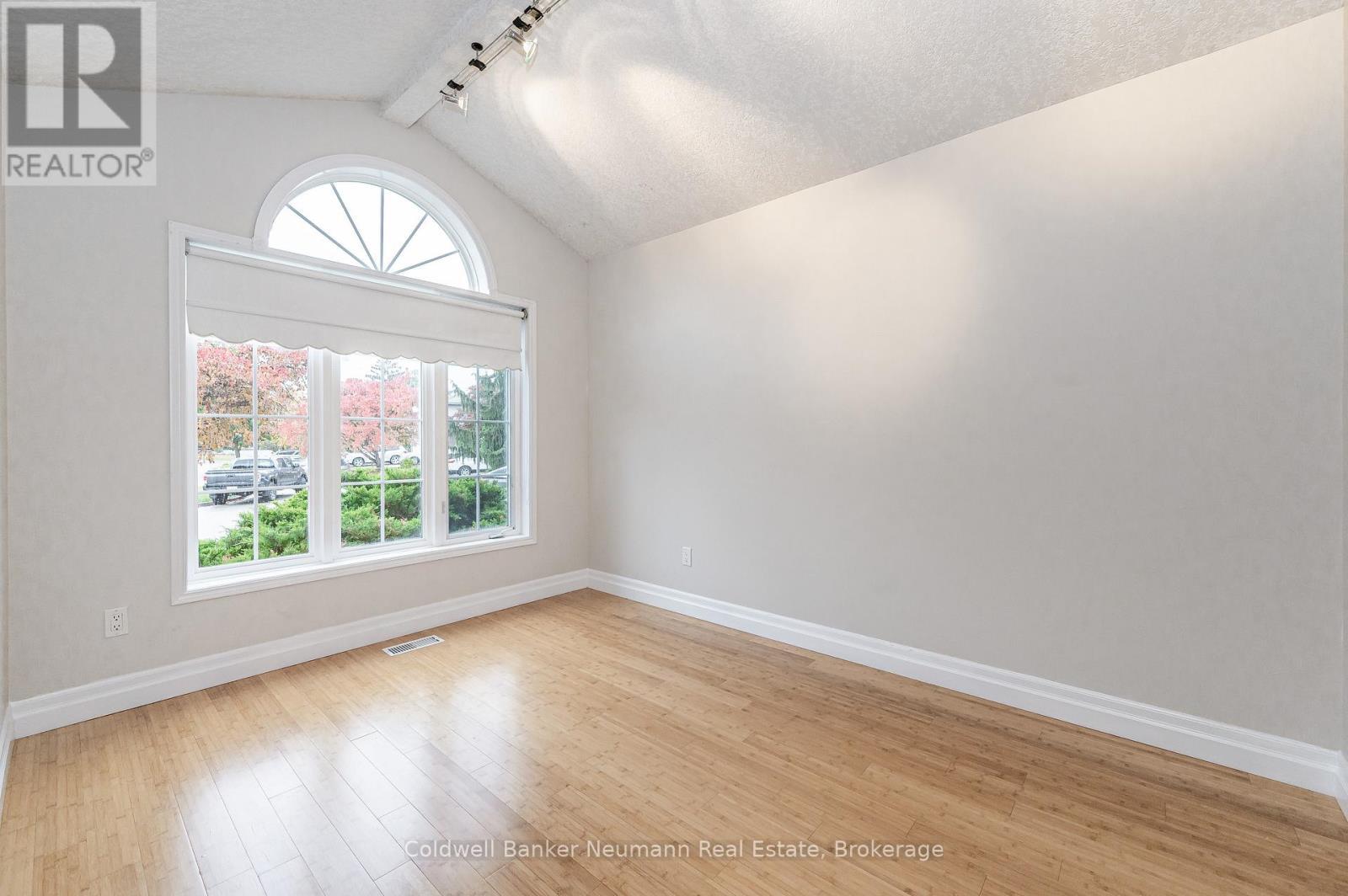 Upper - 18 Whittaker Court, Guelph (Kortright Hills), ON - Indoor Photo Showing Other Room