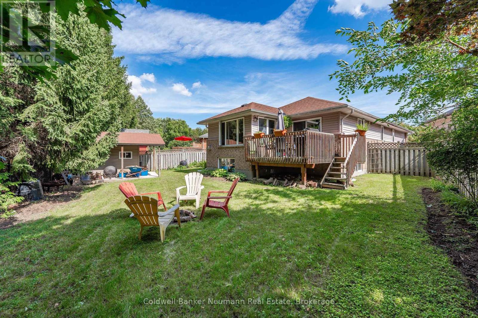 Upper - 18 Whittaker Court, Guelph (Kortright Hills), ON - Outdoor With Deck Patio Veranda With Backyard