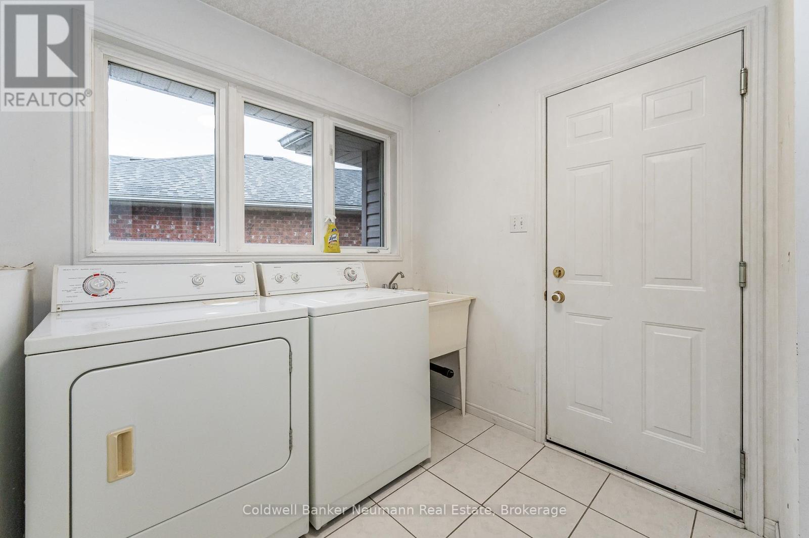 Upper - 18 Whittaker Court, Guelph (Kortright Hills), ON - Indoor Photo Showing Laundry Room