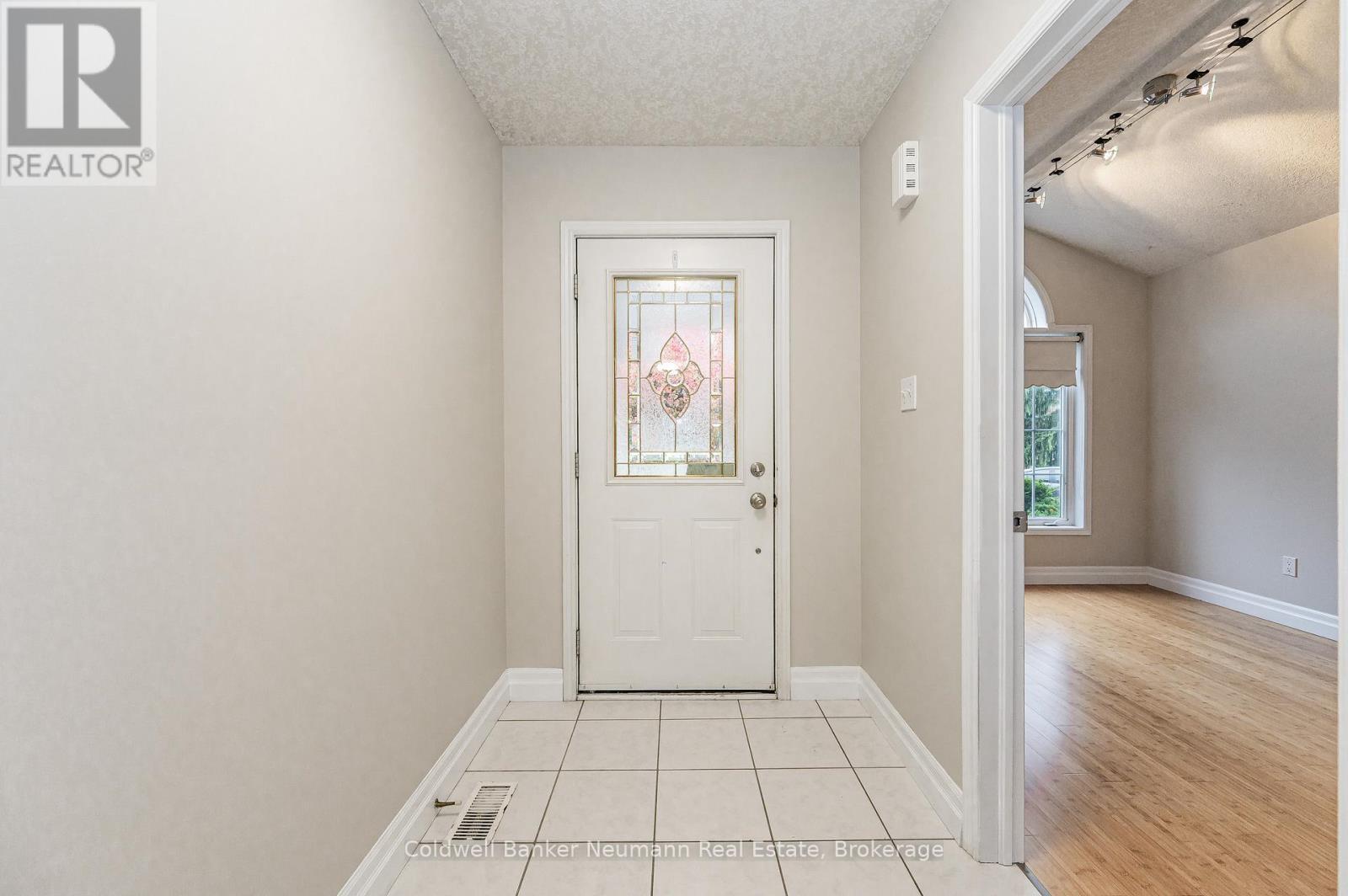 Upper - 18 Whittaker Court, Guelph (Kortright Hills), ON - Indoor Photo Showing Other Room